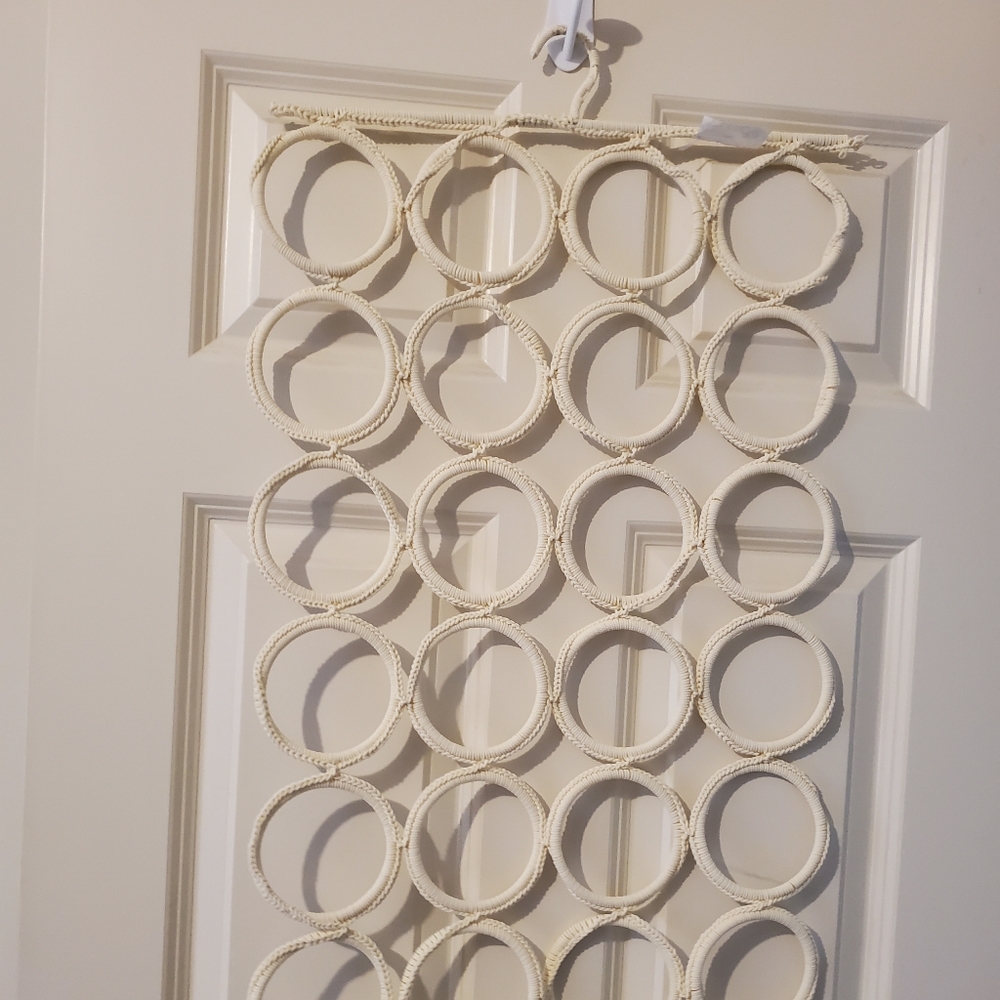Scarf hanger